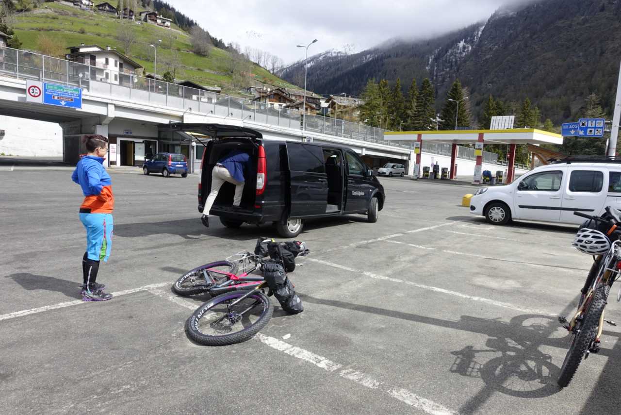 E6C390D6-C831-41E7-B8A6-DB22DDC6AB86